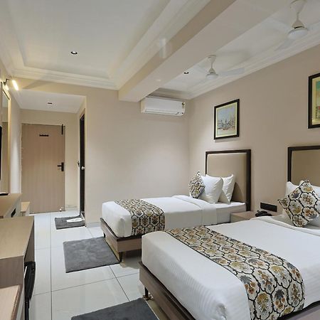 Hotel Royal Town 아흐메다바드 외부 사진