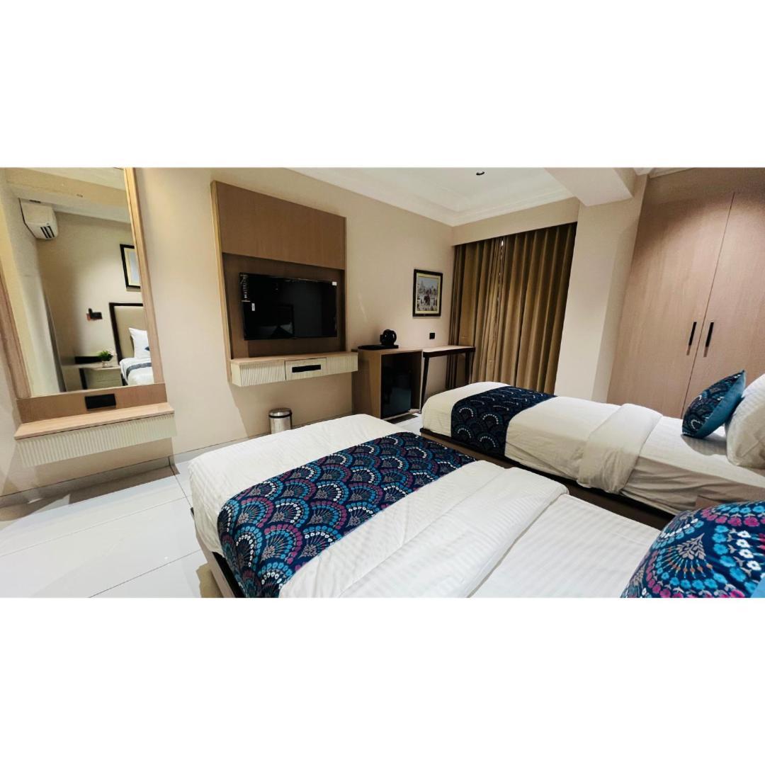 Hotel Royal Town 아흐메다바드 외부 사진