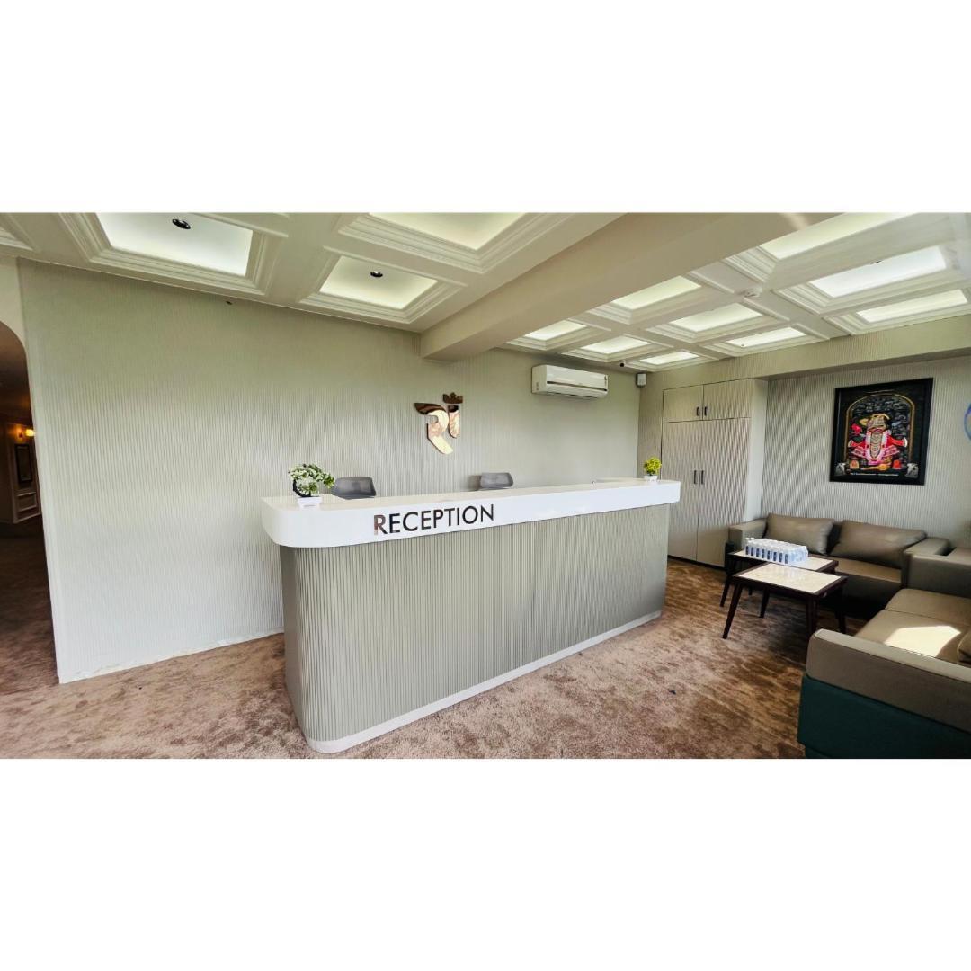Hotel Royal Town 아흐메다바드 외부 사진