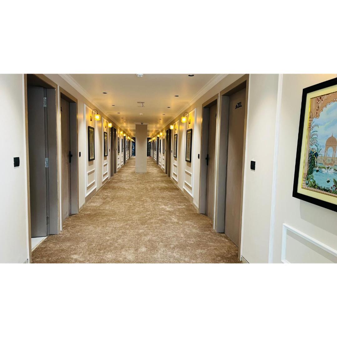 Hotel Royal Town 아흐메다바드 외부 사진