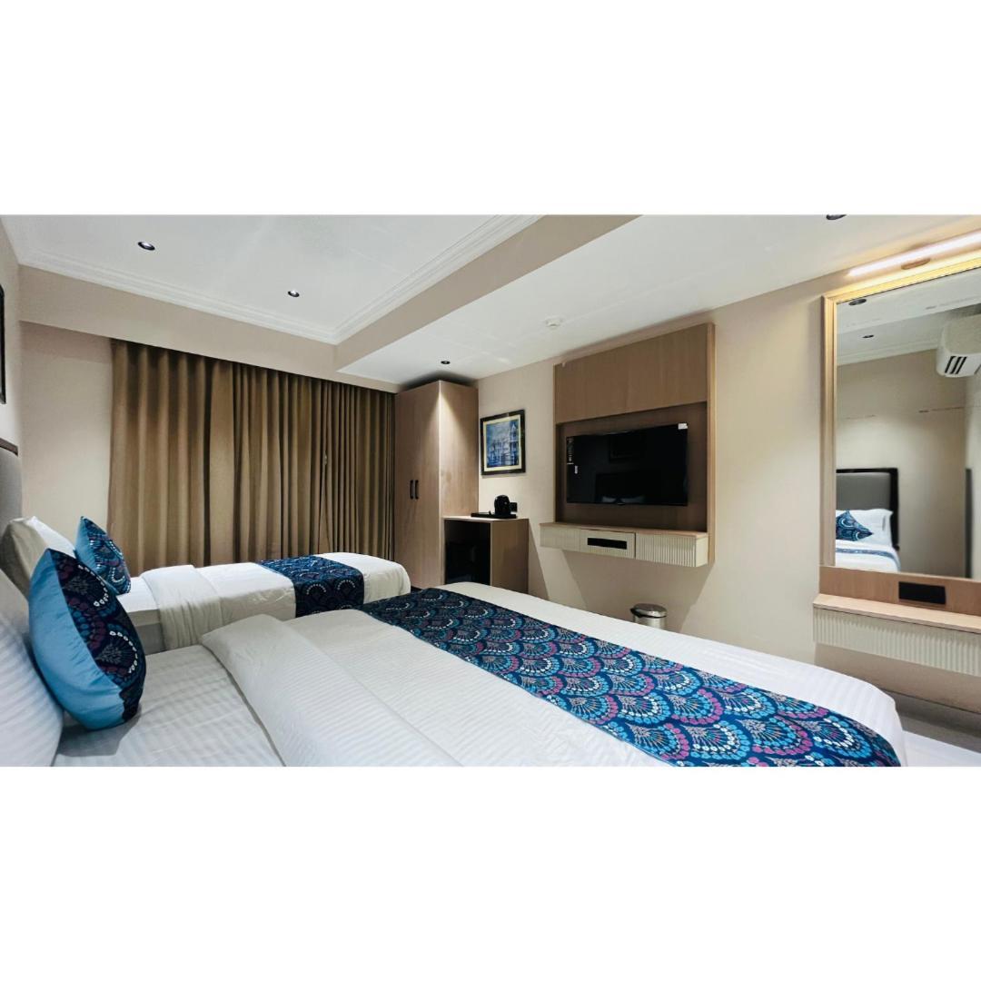 Hotel Royal Town 아흐메다바드 외부 사진