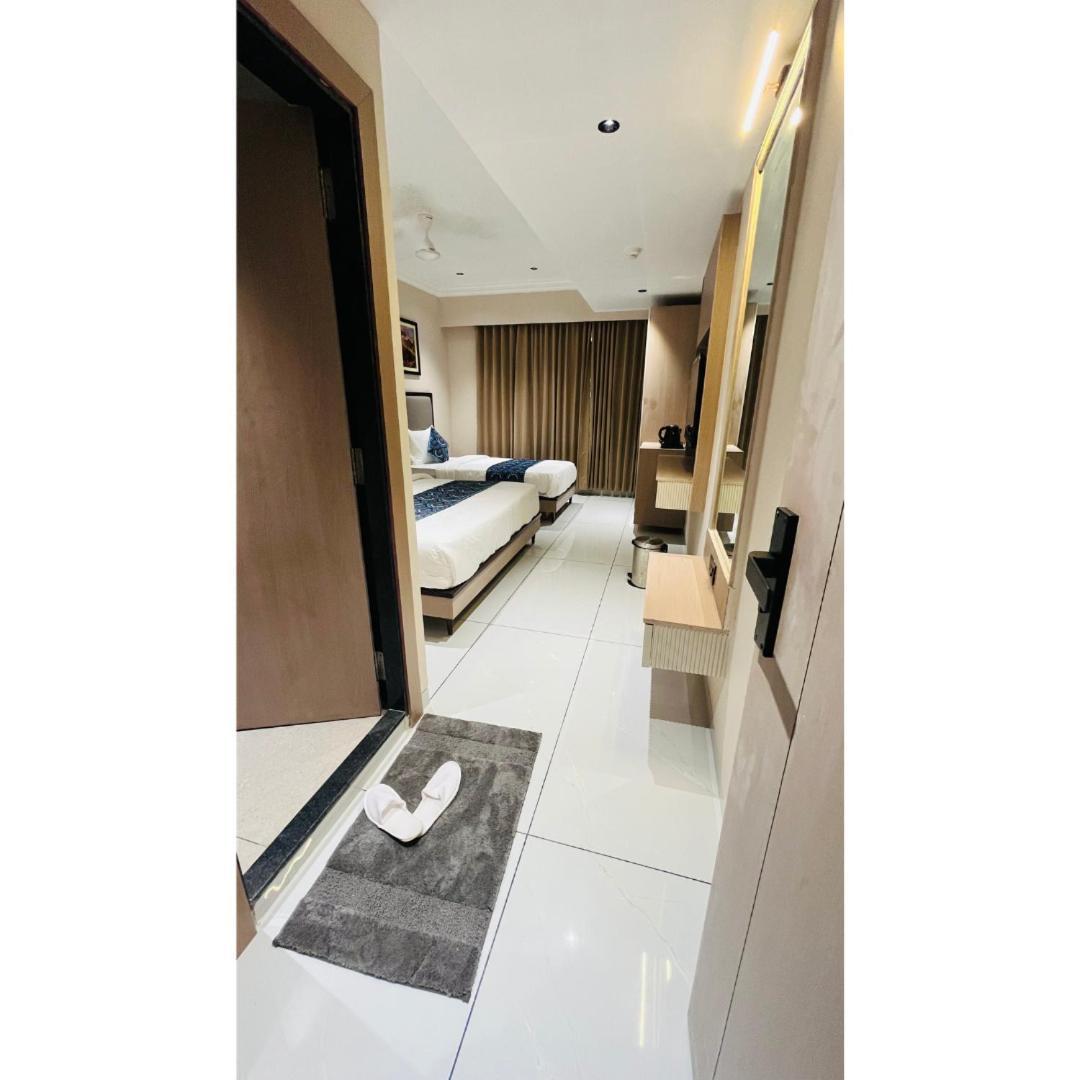 Hotel Royal Town 아흐메다바드 외부 사진