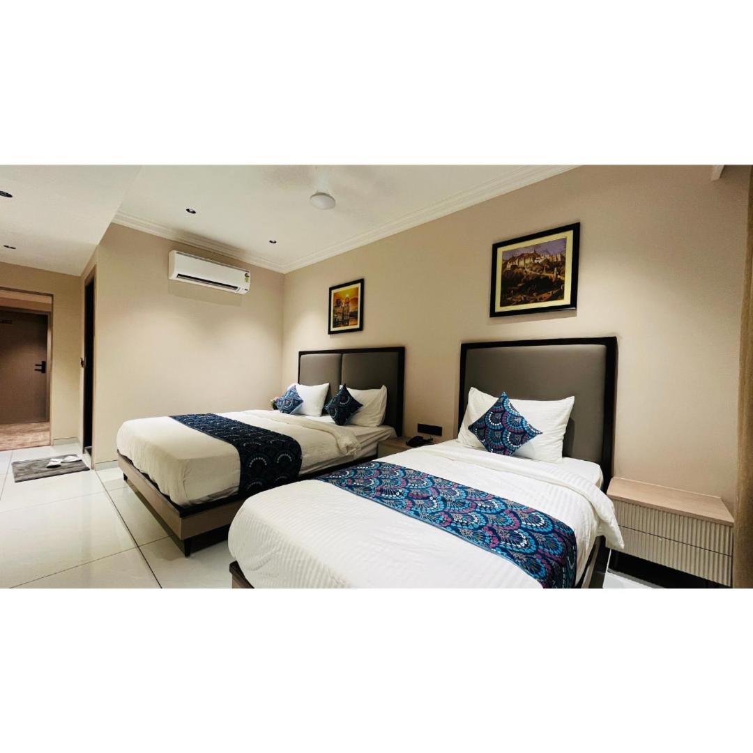 Hotel Royal Town 아흐메다바드 외부 사진