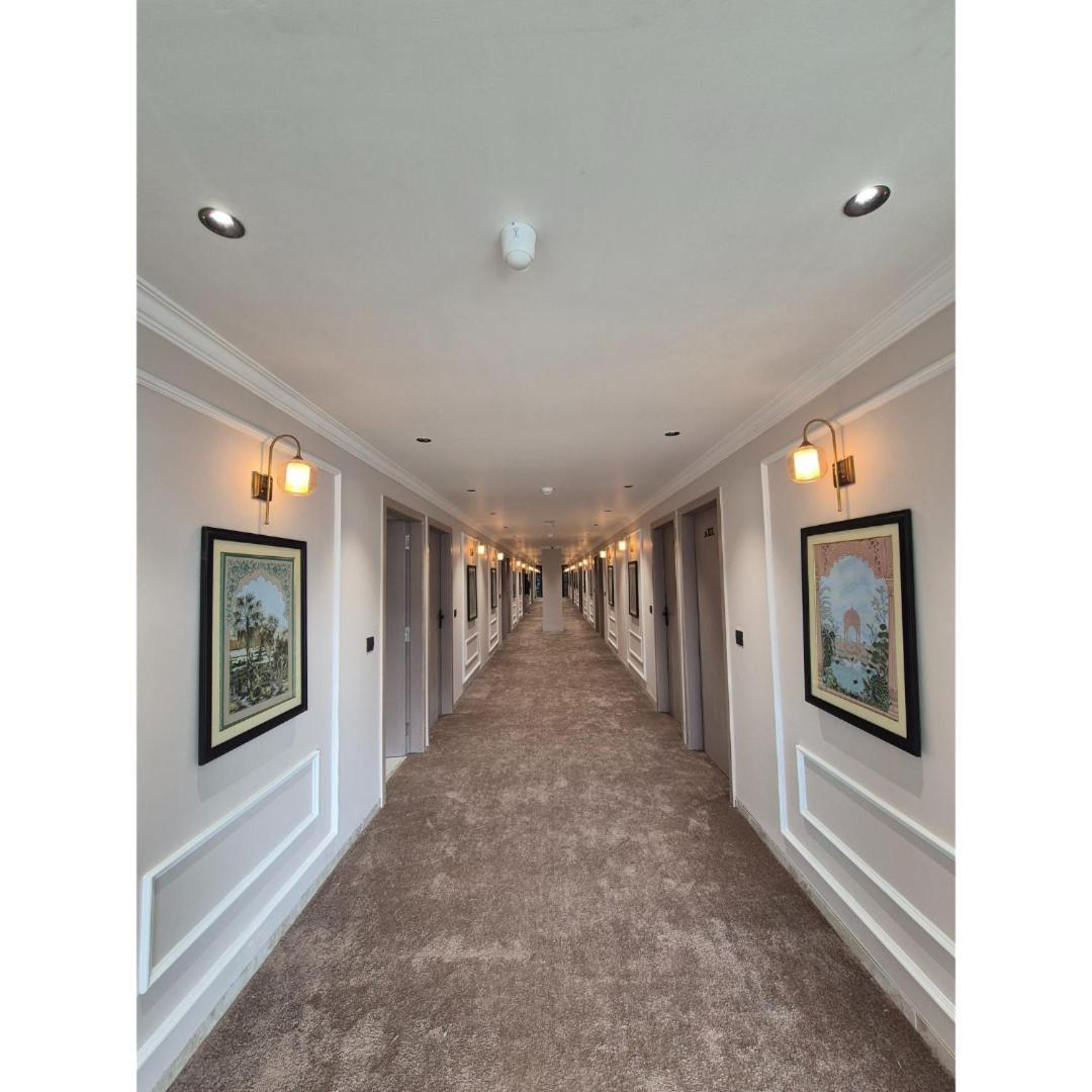 Hotel Royal Town 아흐메다바드 외부 사진