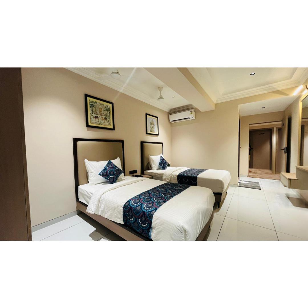 Hotel Royal Town 아흐메다바드 외부 사진
