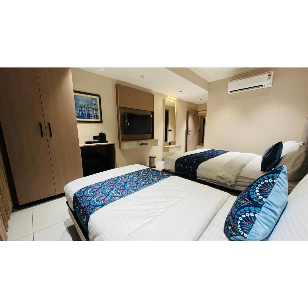 Hotel Royal Town 아흐메다바드 외부 사진