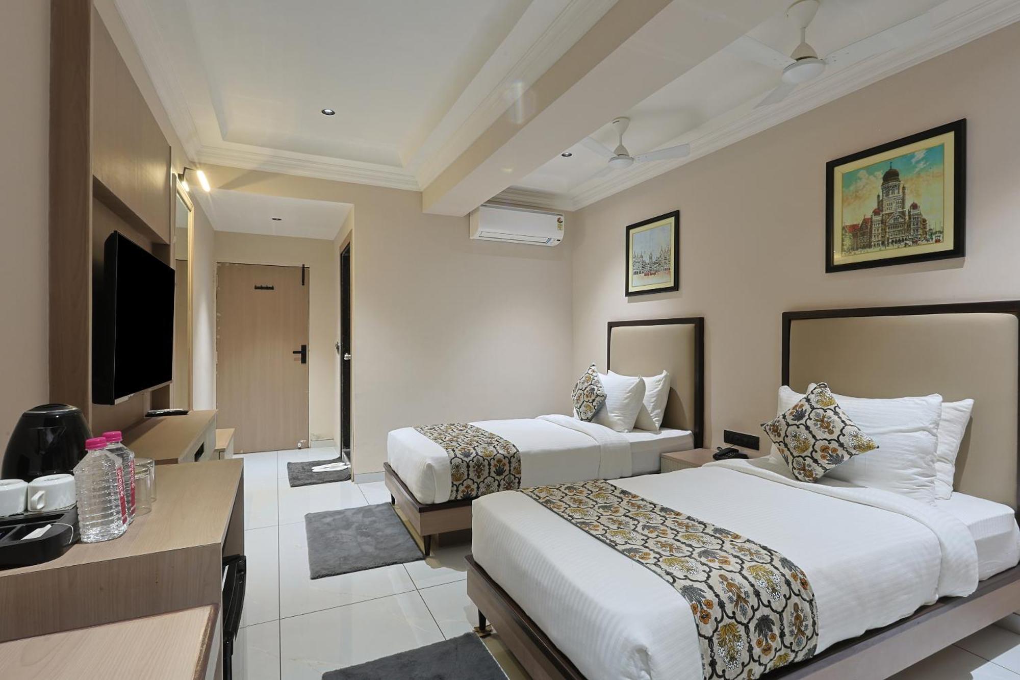 Hotel Royal Town 아흐메다바드 외부 사진