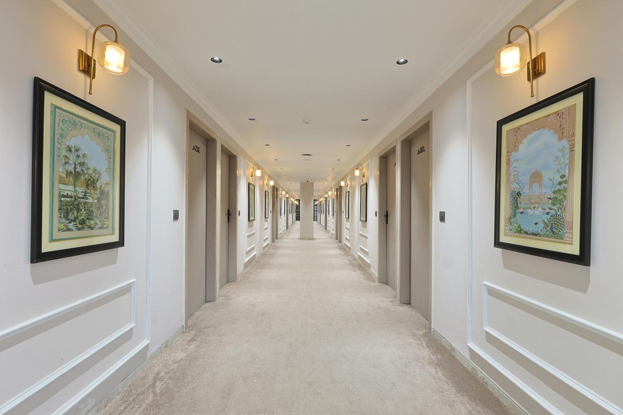 Hotel Royal Town 아흐메다바드 외부 사진