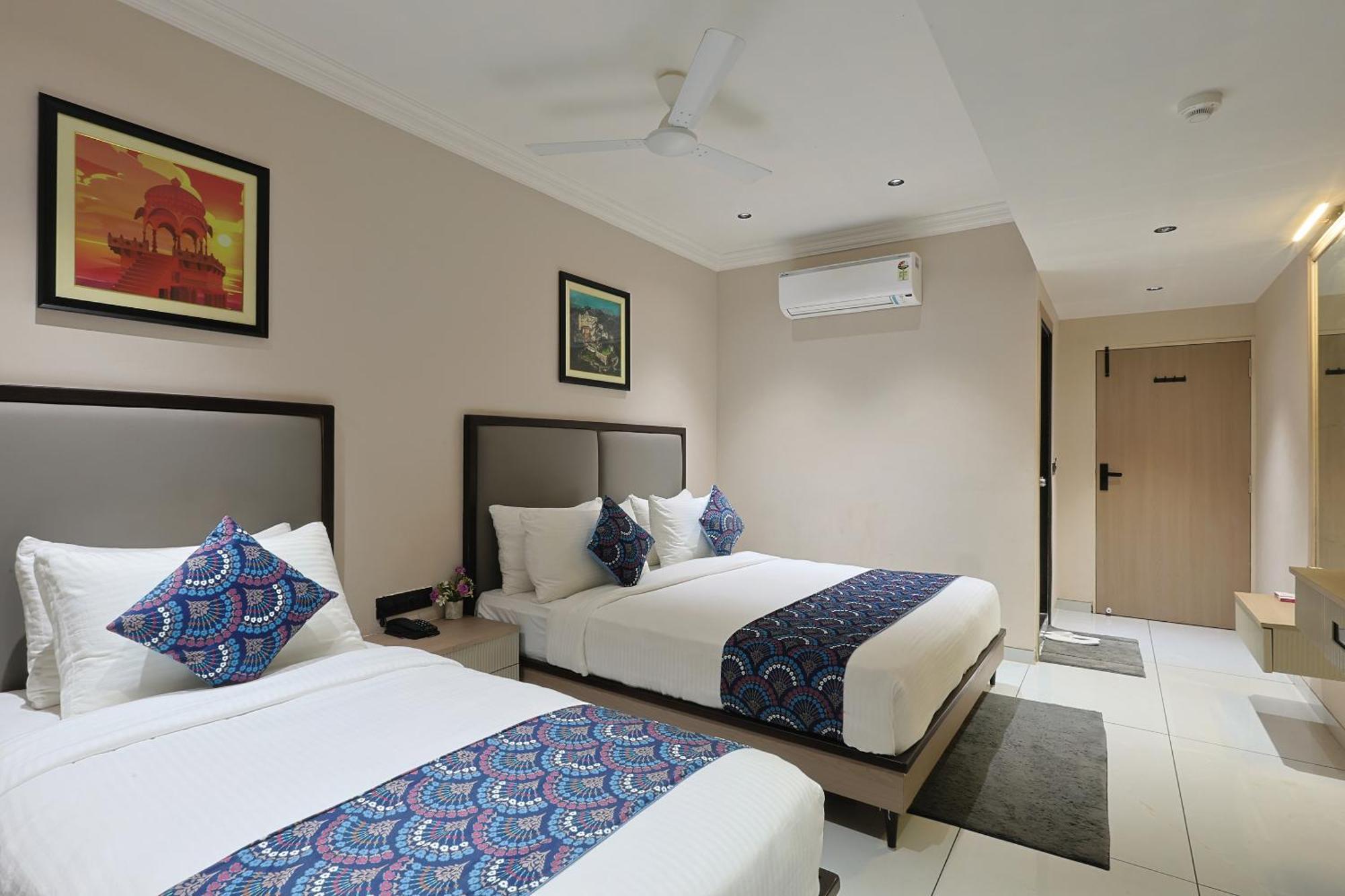 Hotel Royal Town 아흐메다바드 외부 사진