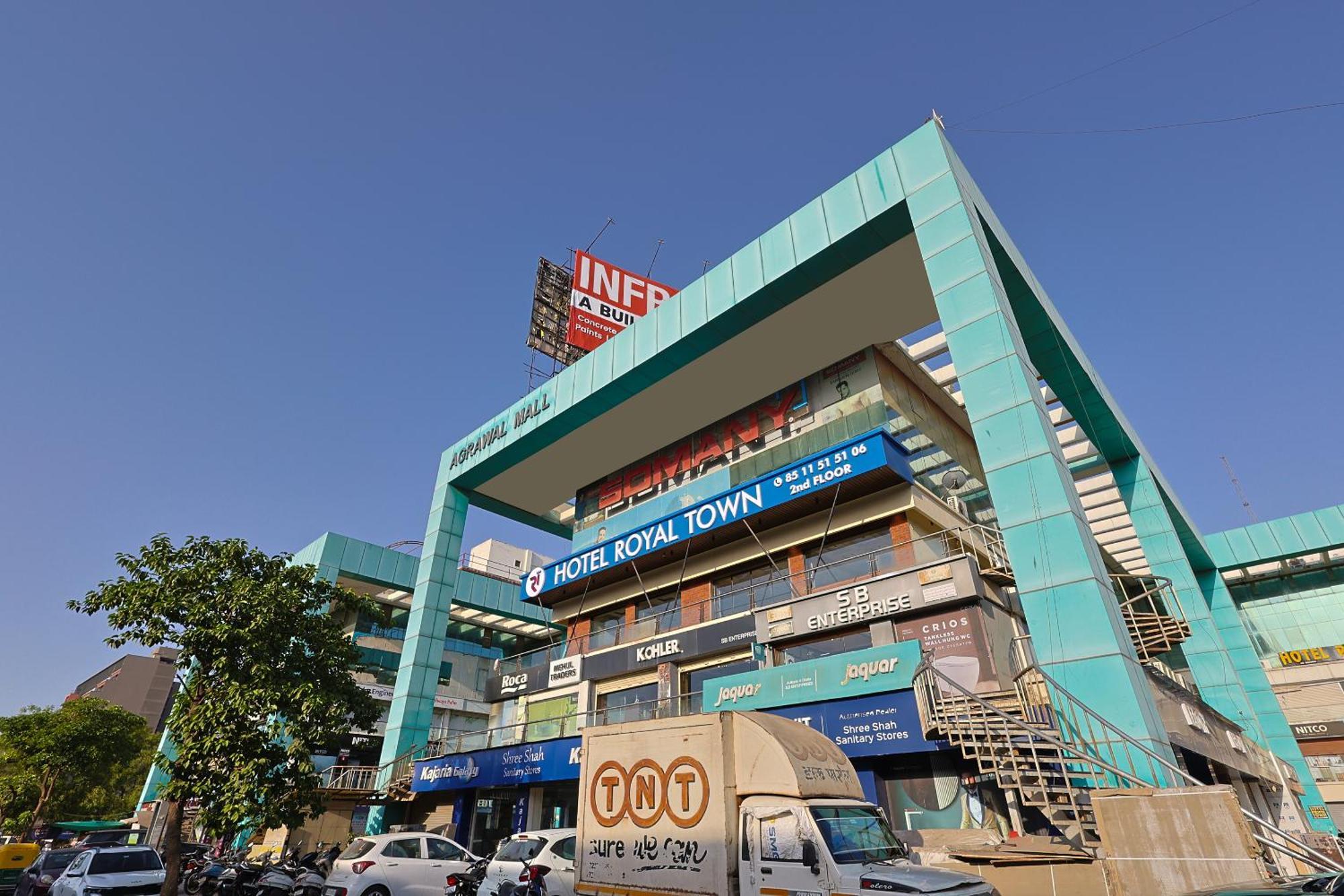 Hotel Royal Town 아흐메다바드 외부 사진