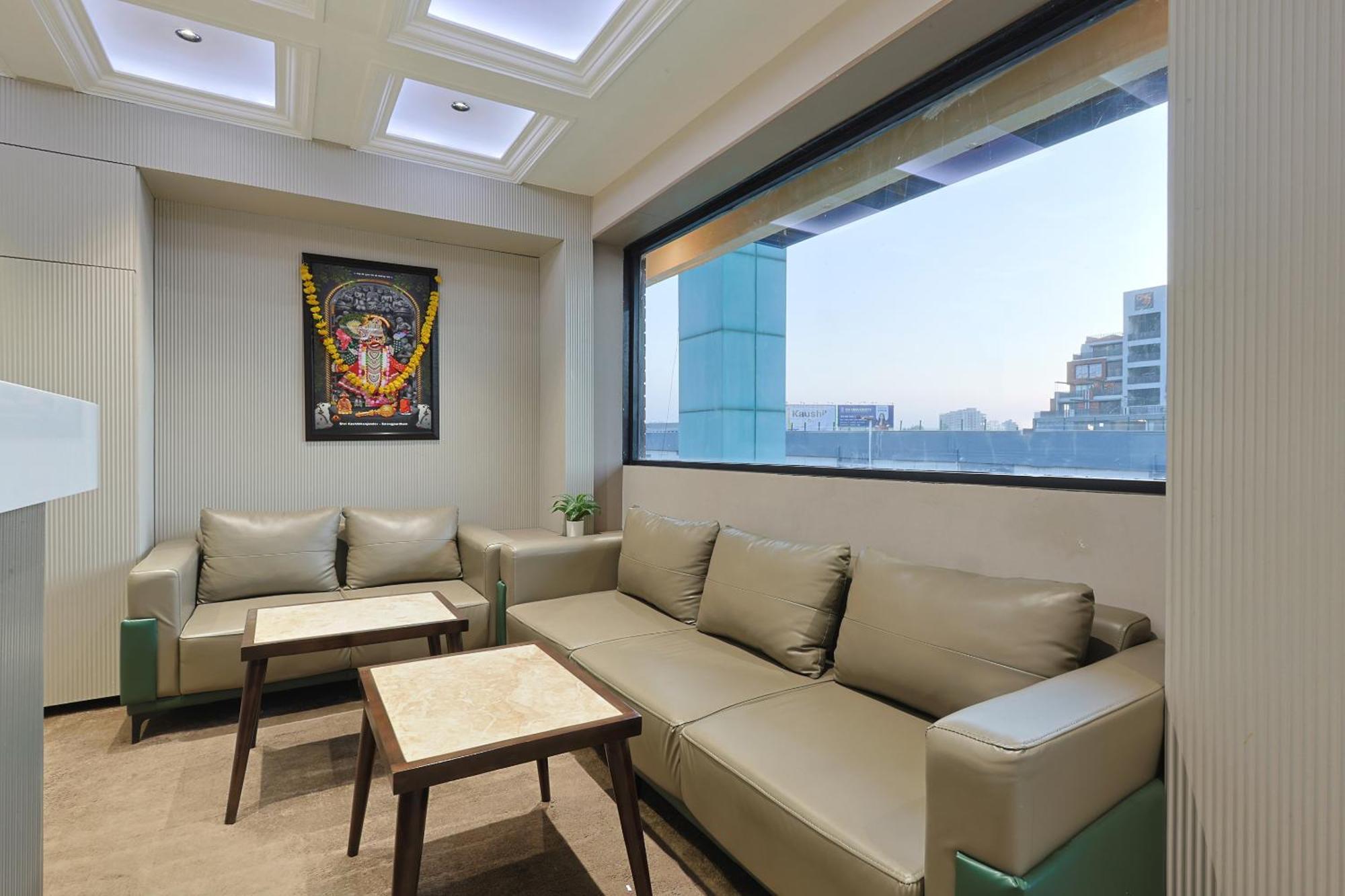 Hotel Royal Town 아흐메다바드 외부 사진