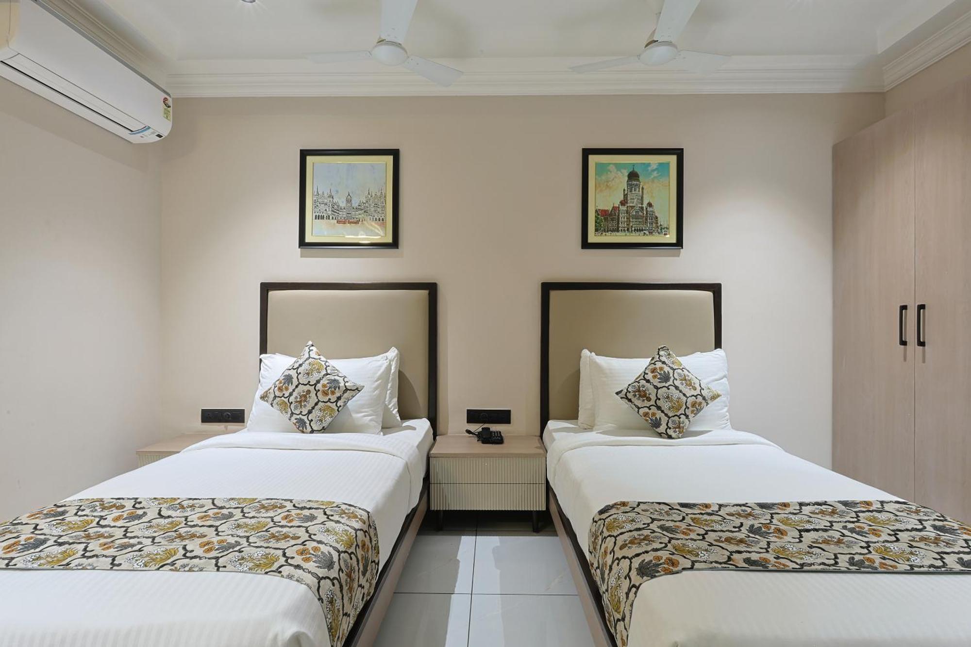 Hotel Royal Town 아흐메다바드 외부 사진