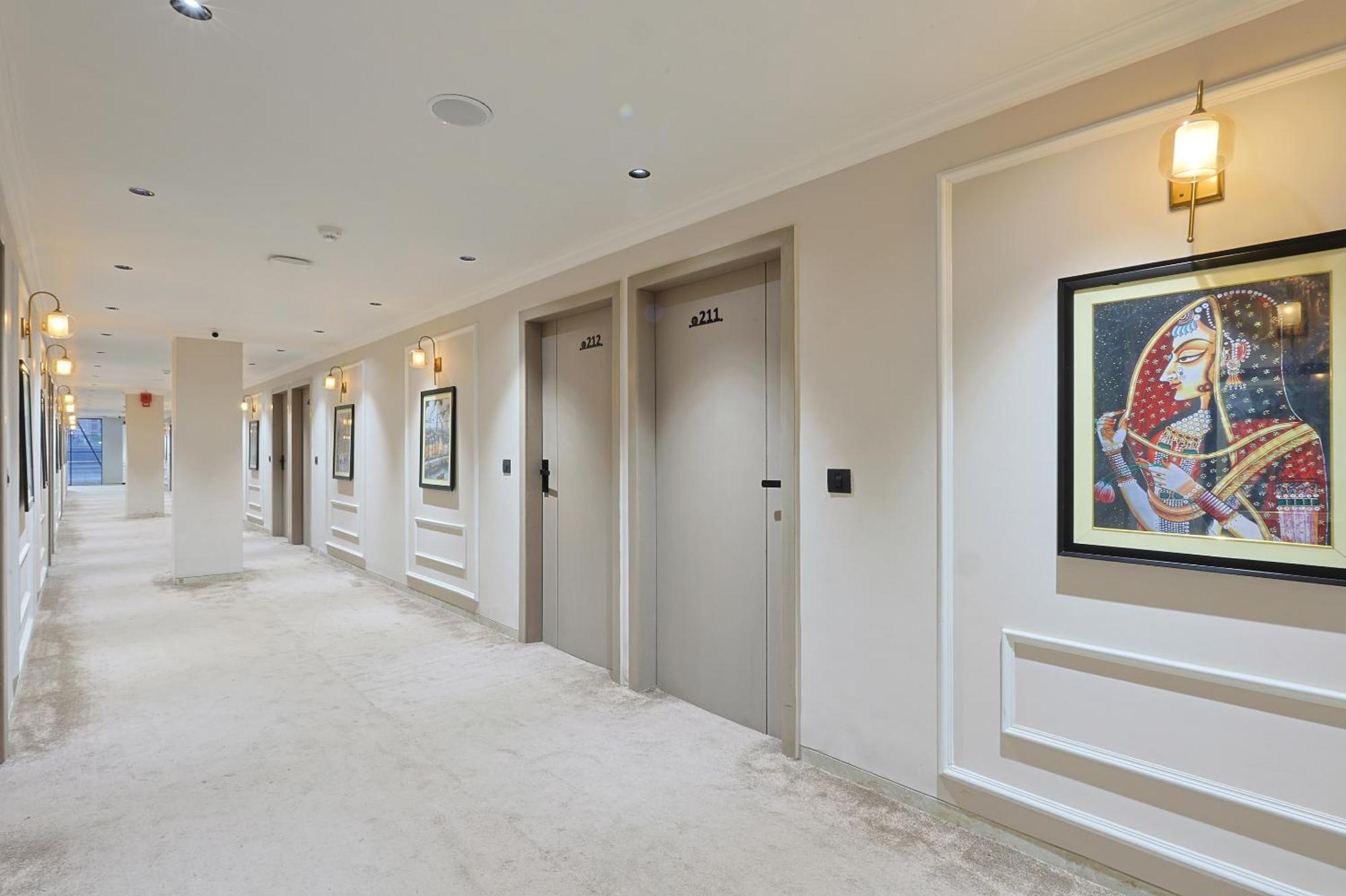 Hotel Royal Town 아흐메다바드 외부 사진