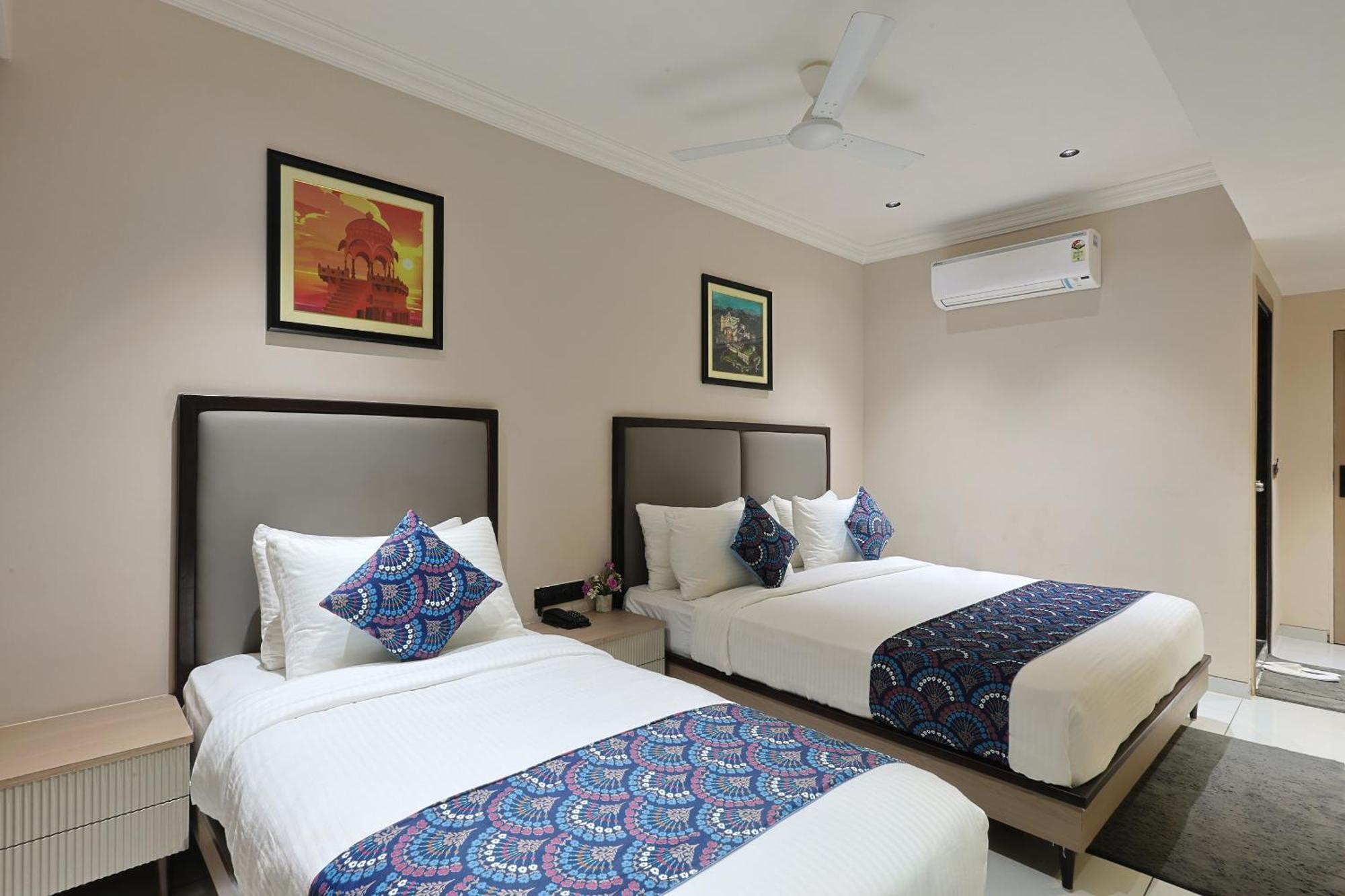 Hotel Royal Town 아흐메다바드 외부 사진
