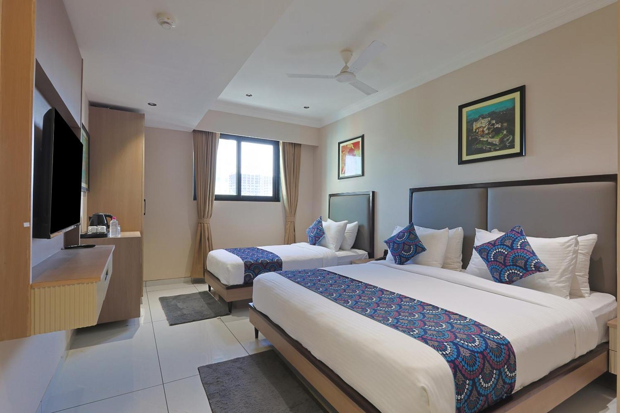 Hotel Royal Town 아흐메다바드 외부 사진