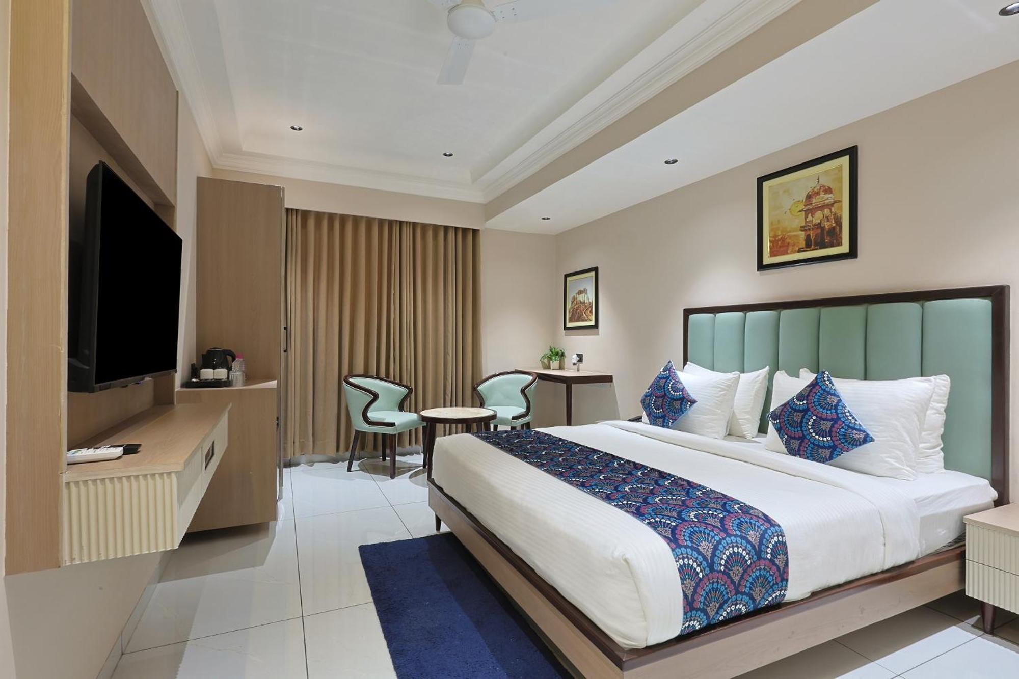 Hotel Royal Town 아흐메다바드 외부 사진