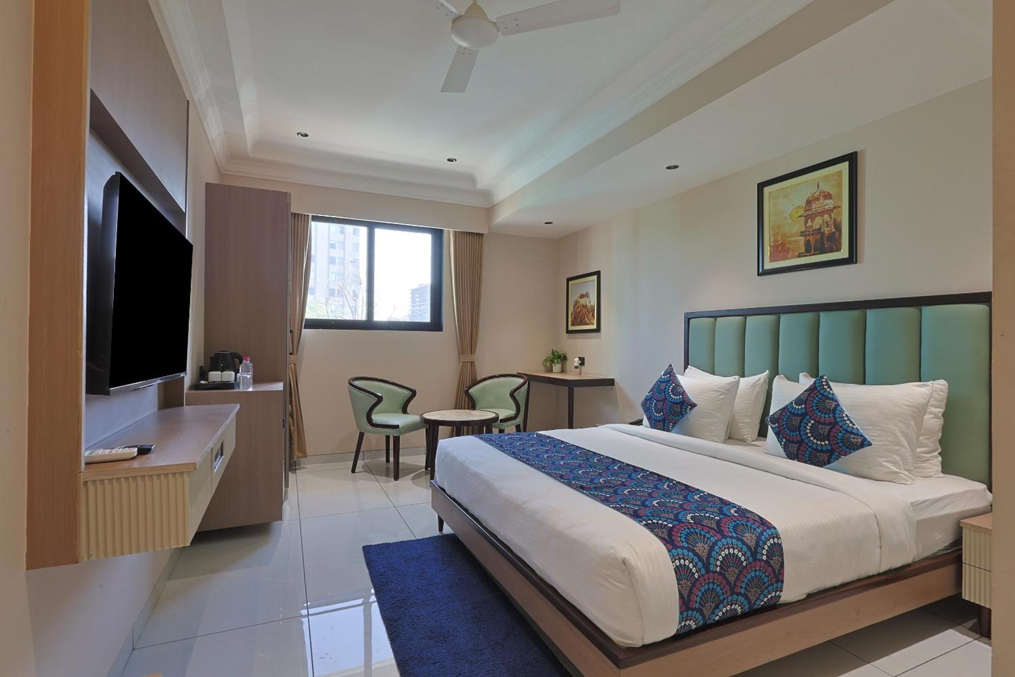 Hotel Royal Town 아흐메다바드 외부 사진