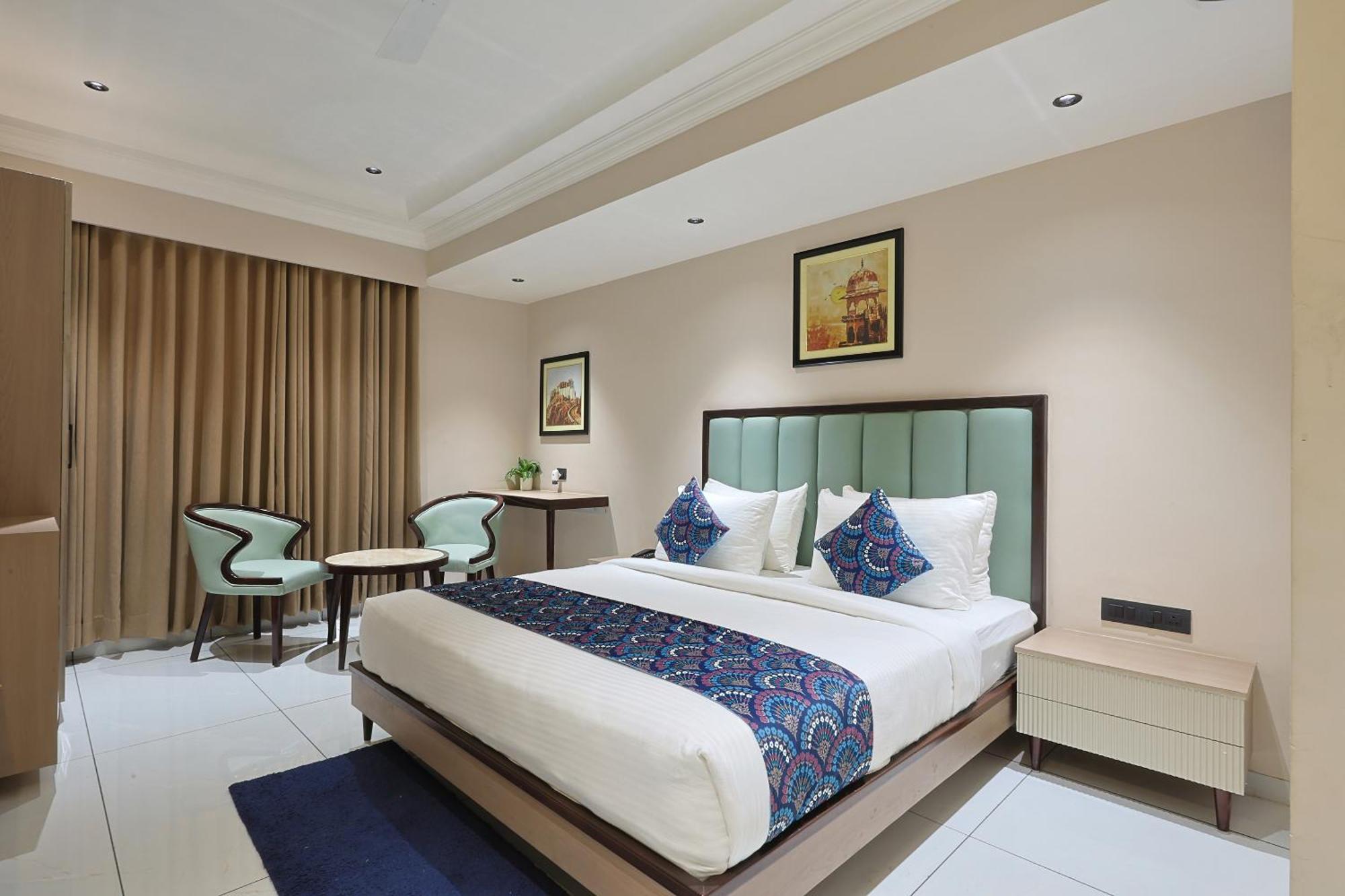 Hotel Royal Town 아흐메다바드 외부 사진