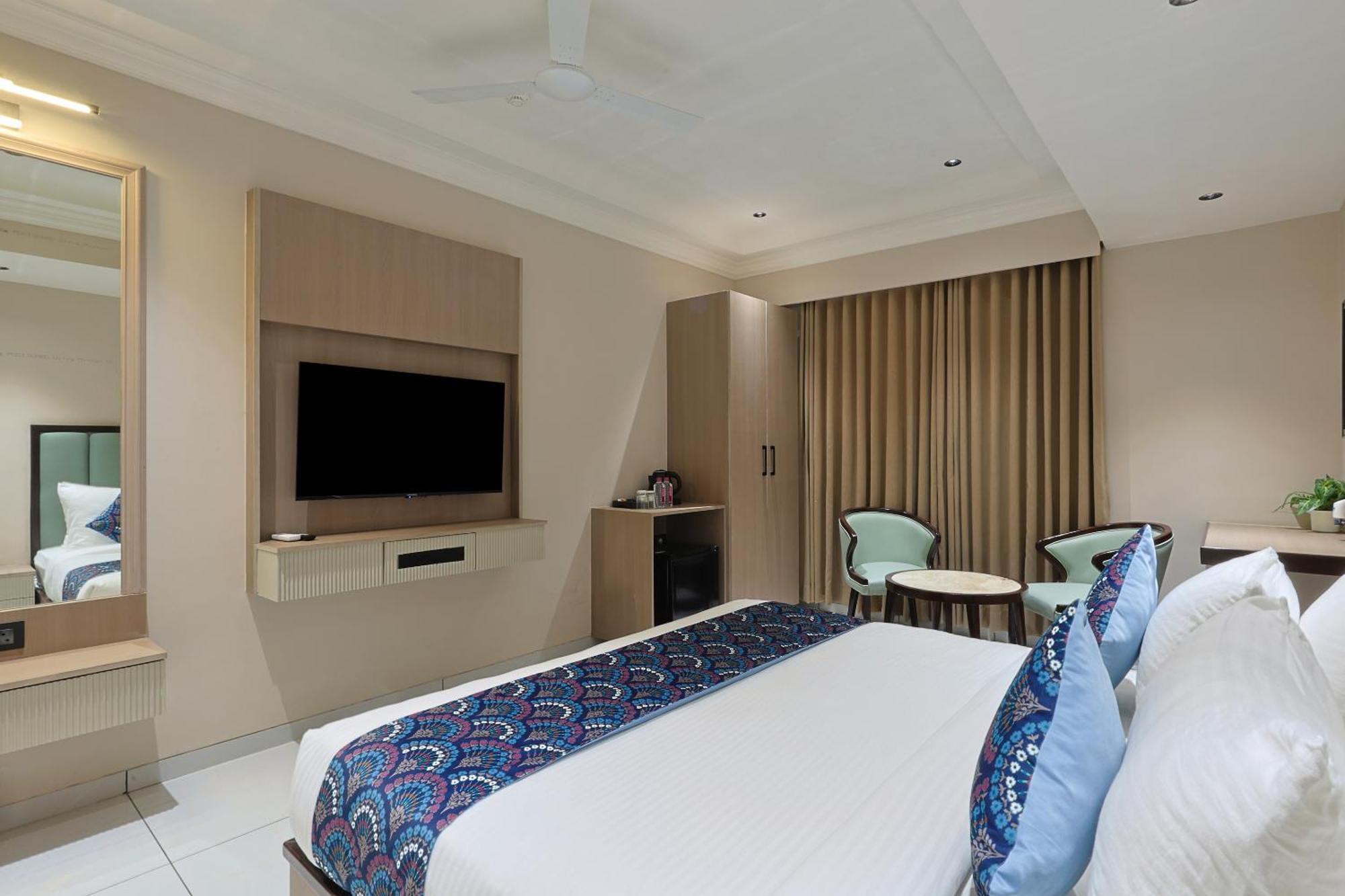 Hotel Royal Town 아흐메다바드 외부 사진