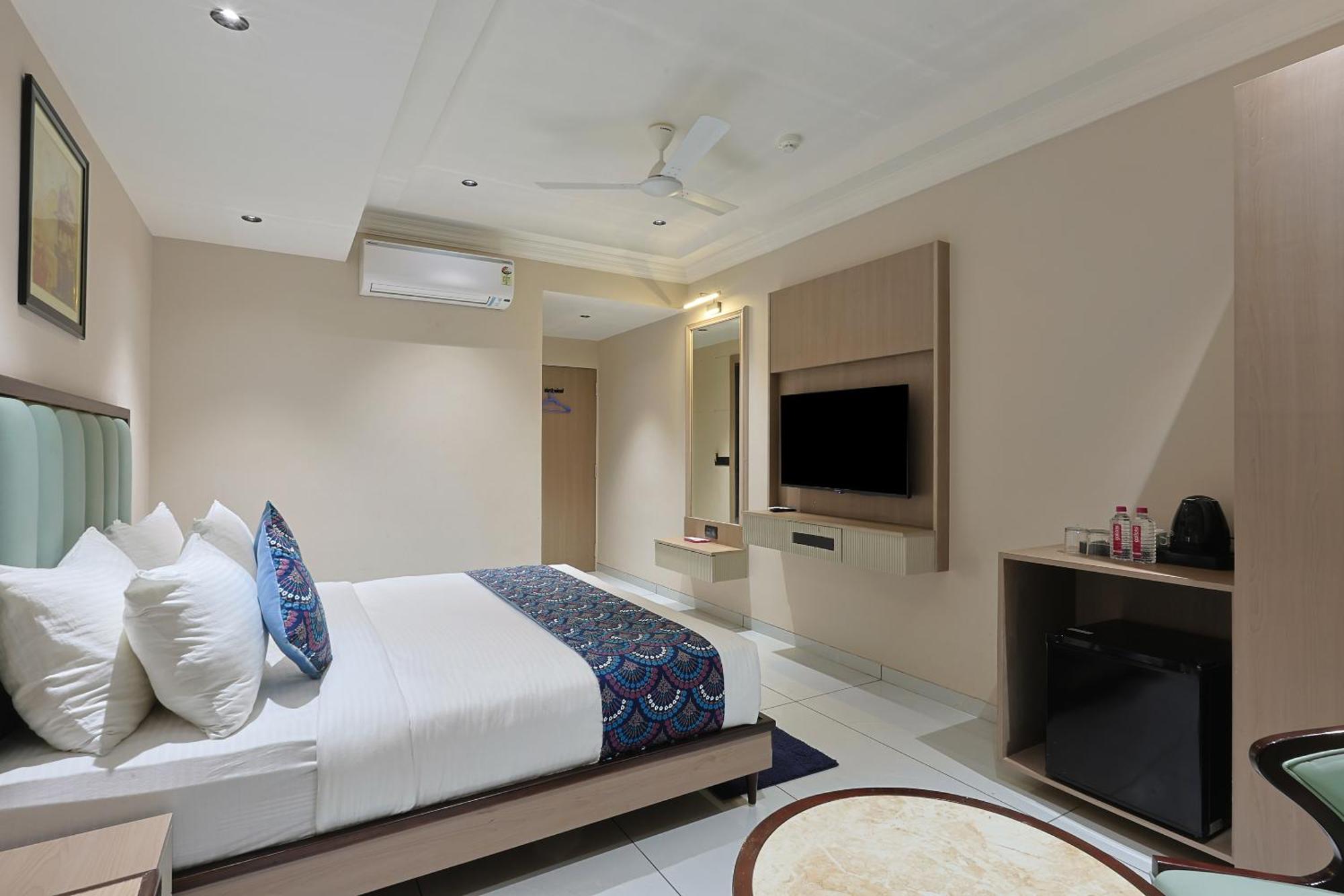 Hotel Royal Town 아흐메다바드 외부 사진